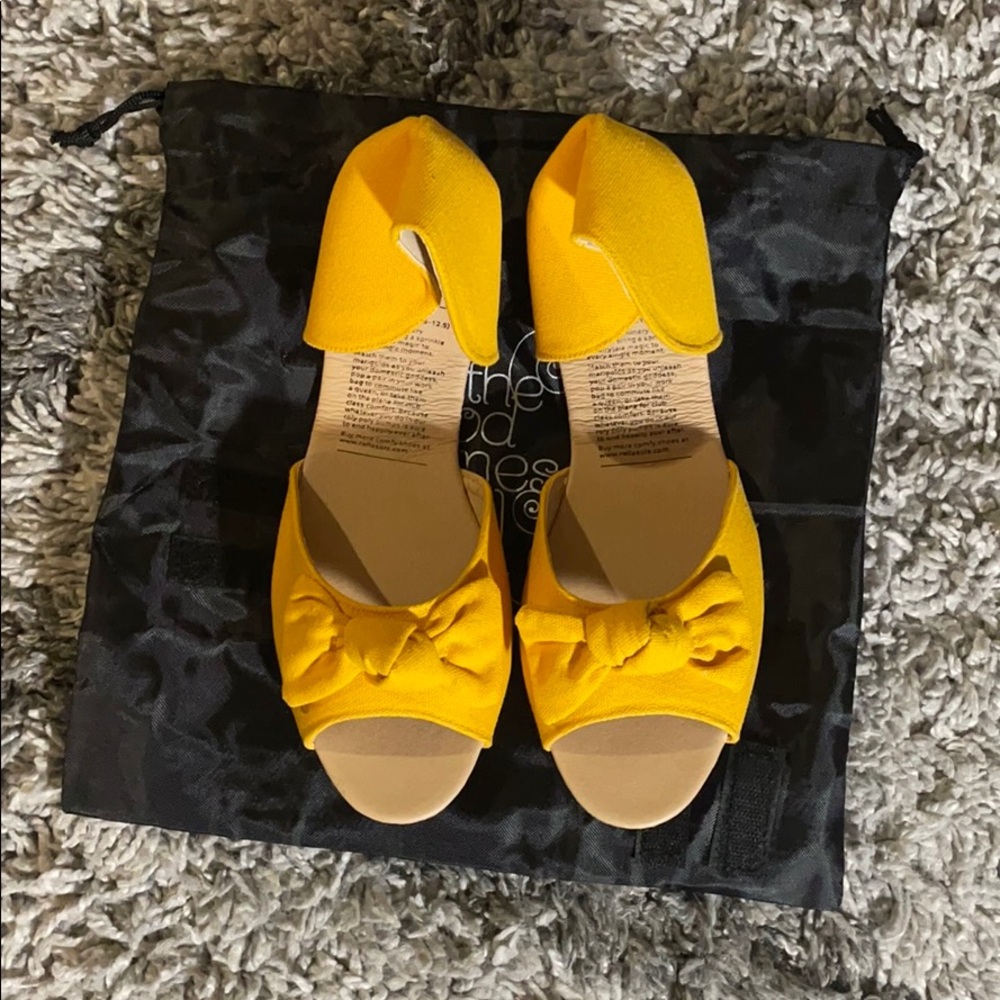 Rollasole marigold peep toe flats
